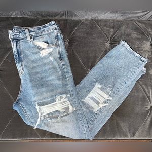 AE Mom Jeans Size 10 Regular